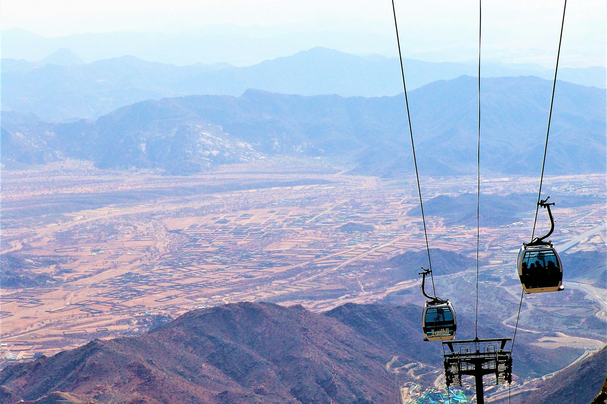 The Al Hada cable car above the mountains of Taif