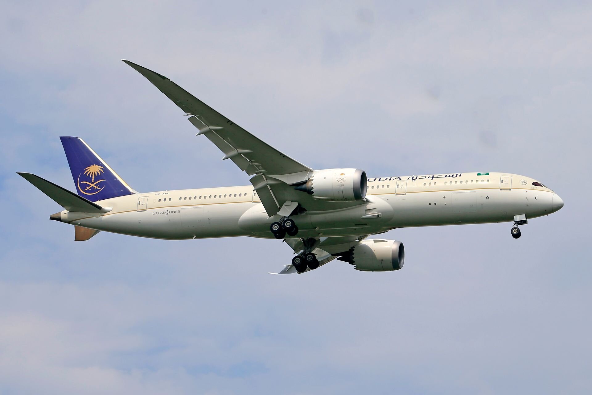 A Saudia Boeing 787 Dreamliner coming in to land