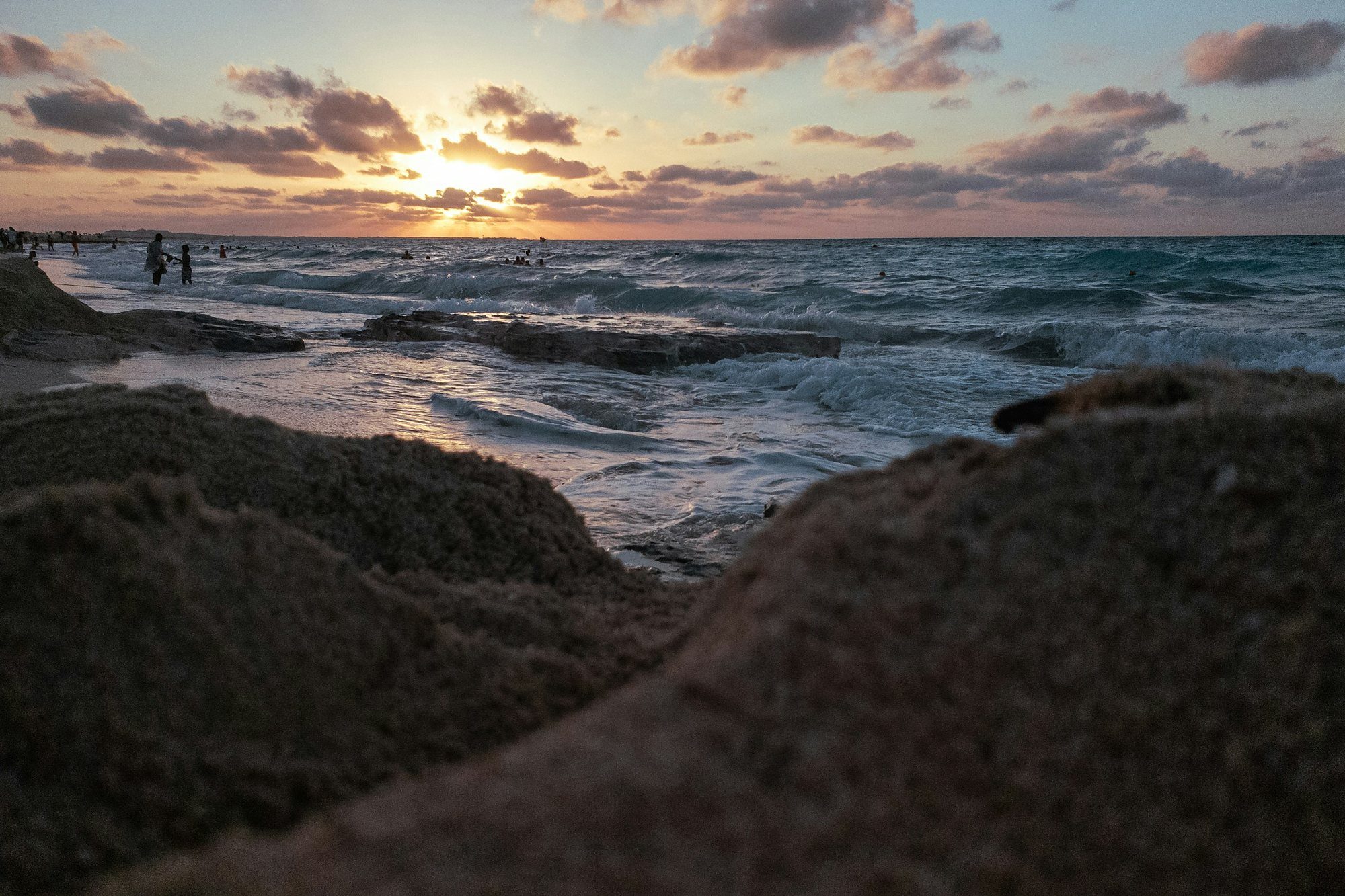 Puesta de sol sobre el Mediterráneo en la Costa Norte de Egipto