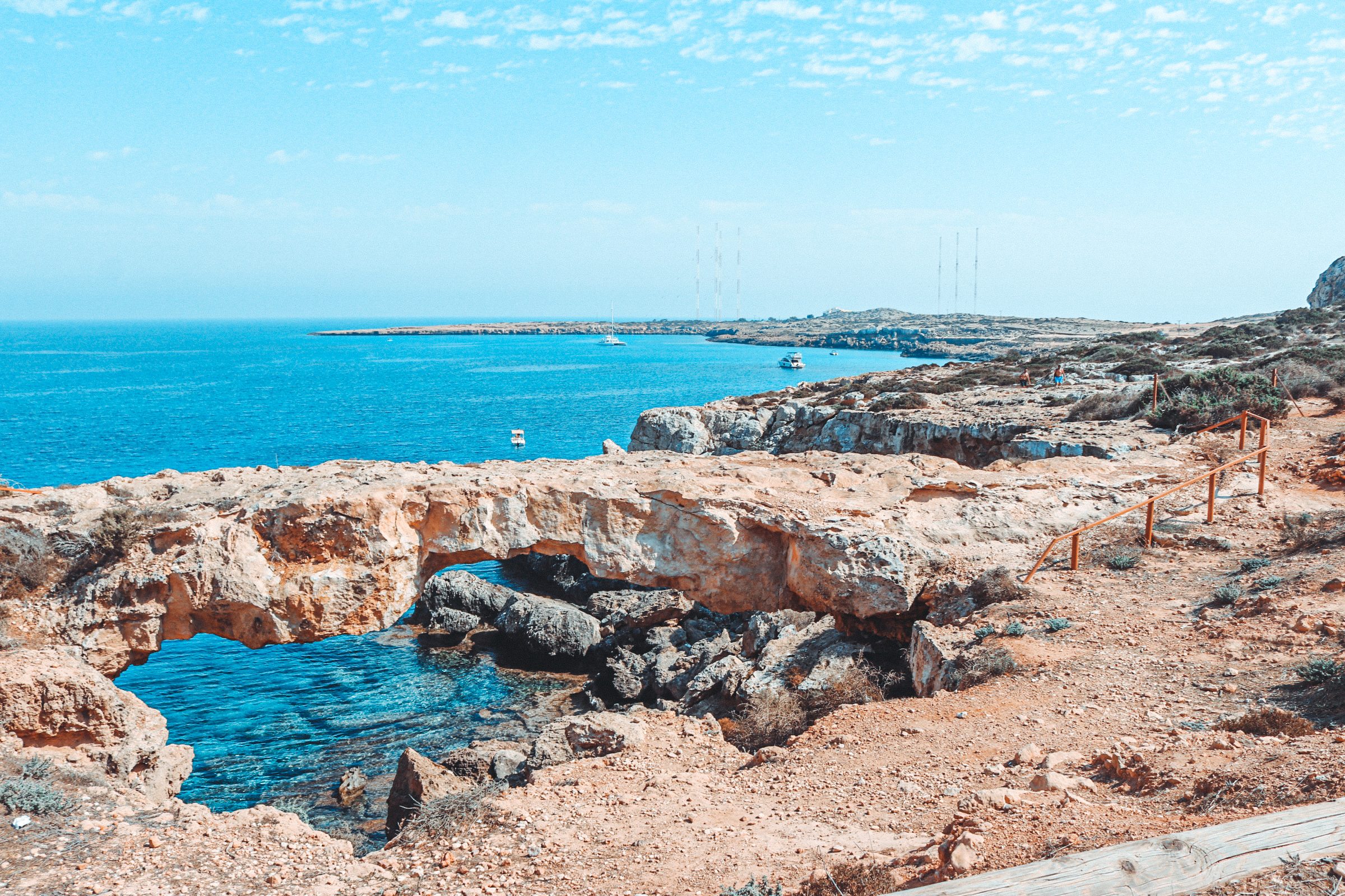 Las cuevas marinas y las aguas turquesa del cabo Greco, cerca de Ayia Napa, Chipre