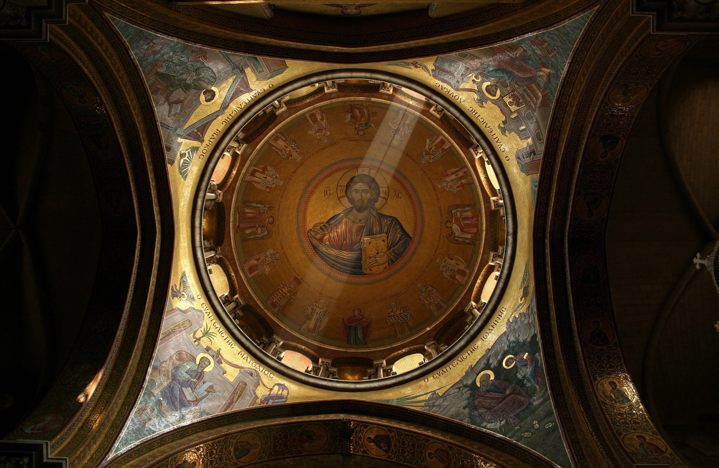 La cúpula del Katholikon en la Basílica del Santo Sepulcro