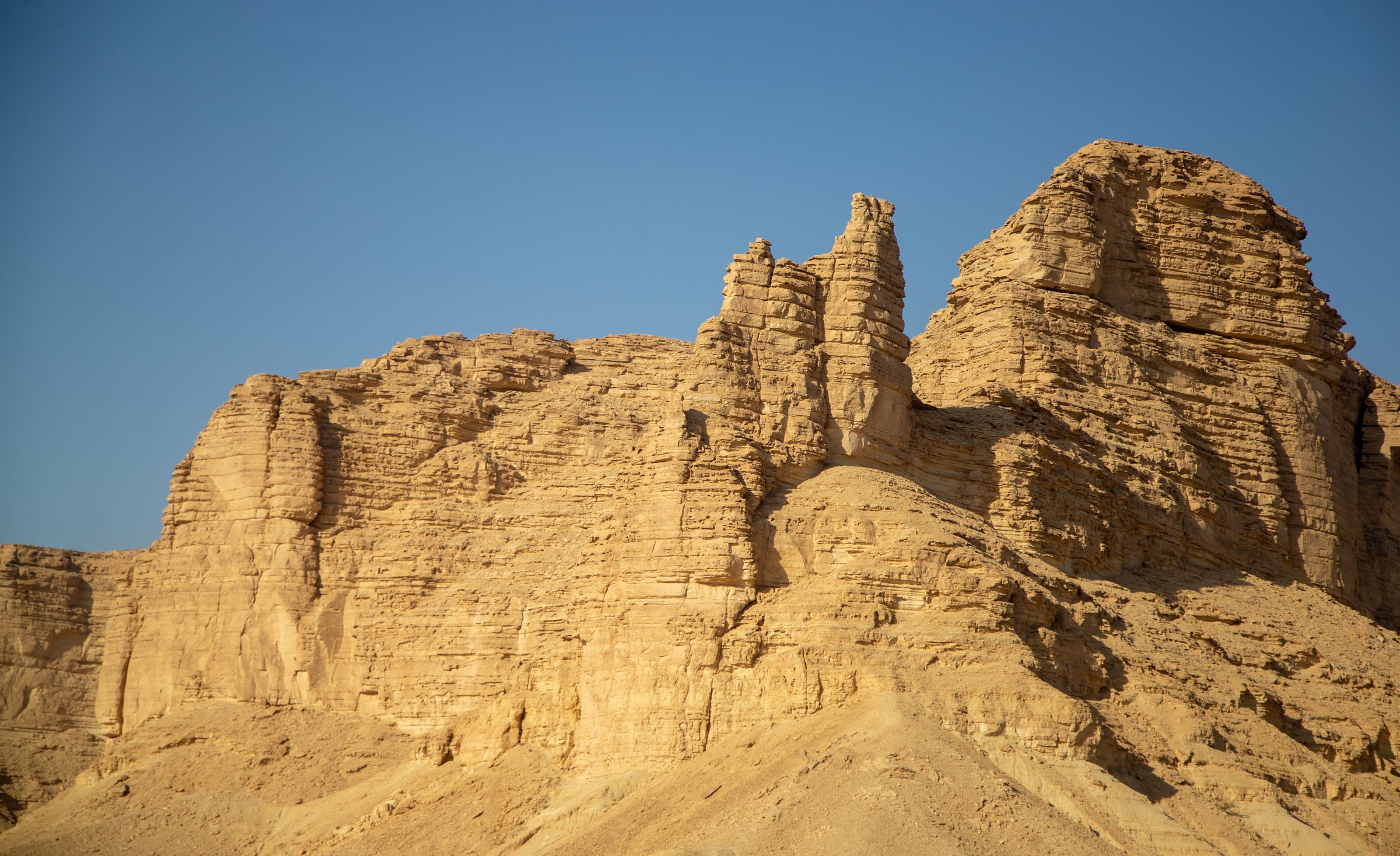 Picos de arenisca de los montes Tuwaiq, en Arabia Saudí