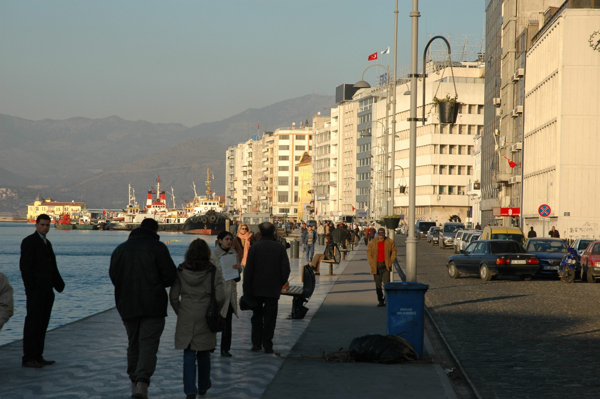Atardecer en el Kordon, el paseo marítimo de İzmir