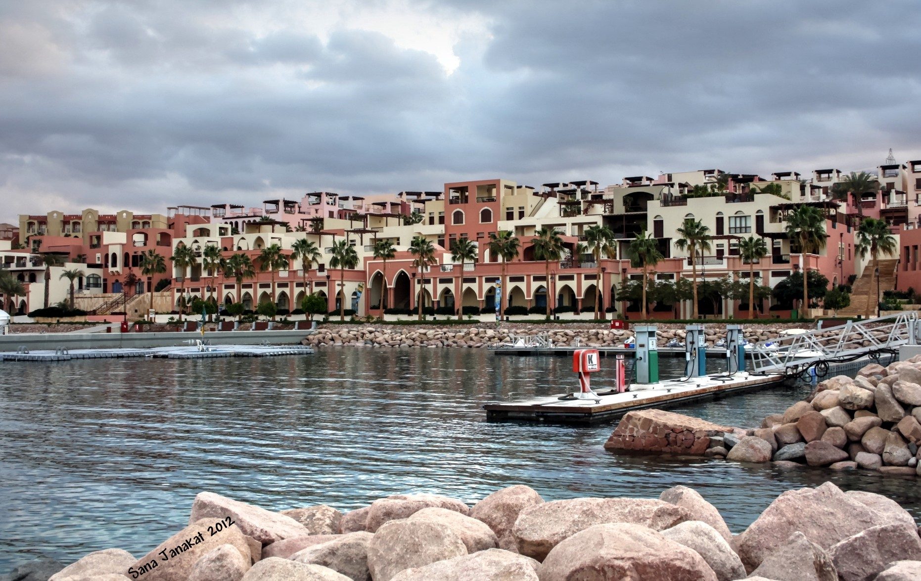 Residencias frente al mar en torno al puerto deportivo de Tala Bay, Áqaba