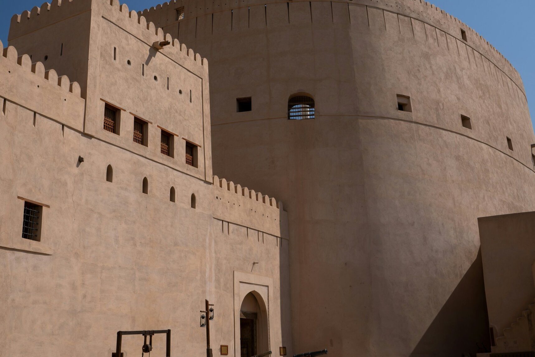 La gran torre circular del Fuerte de Nizwa, Omán