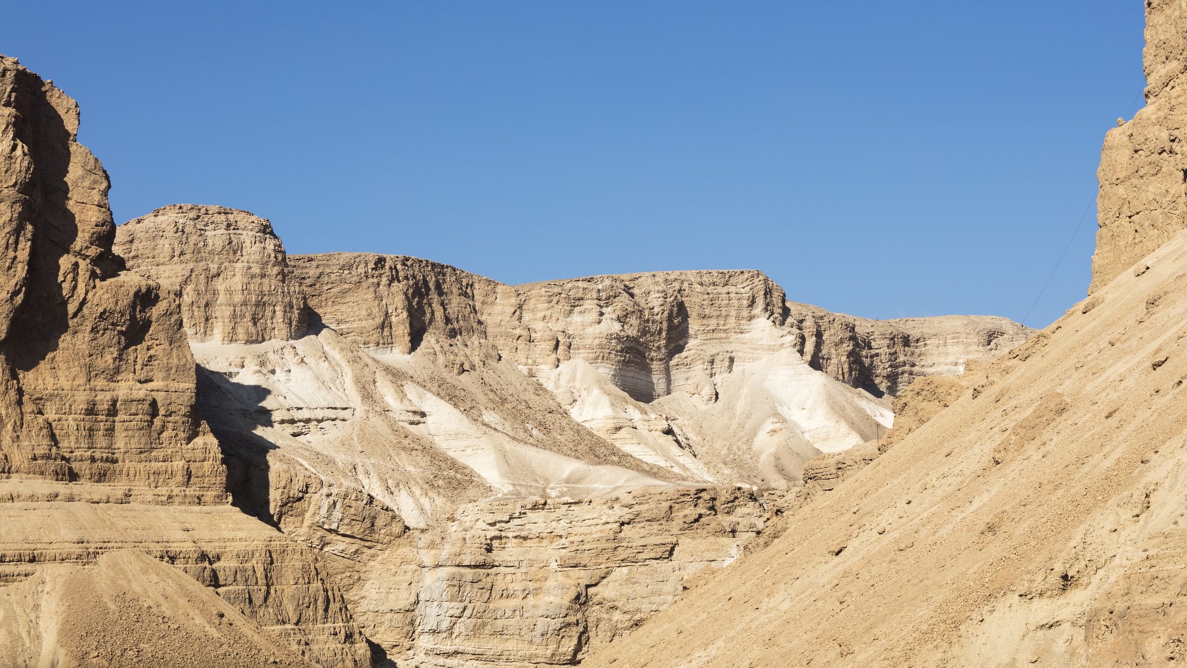 Los acantilados del desierto de Judea desde el teleférico de Masada