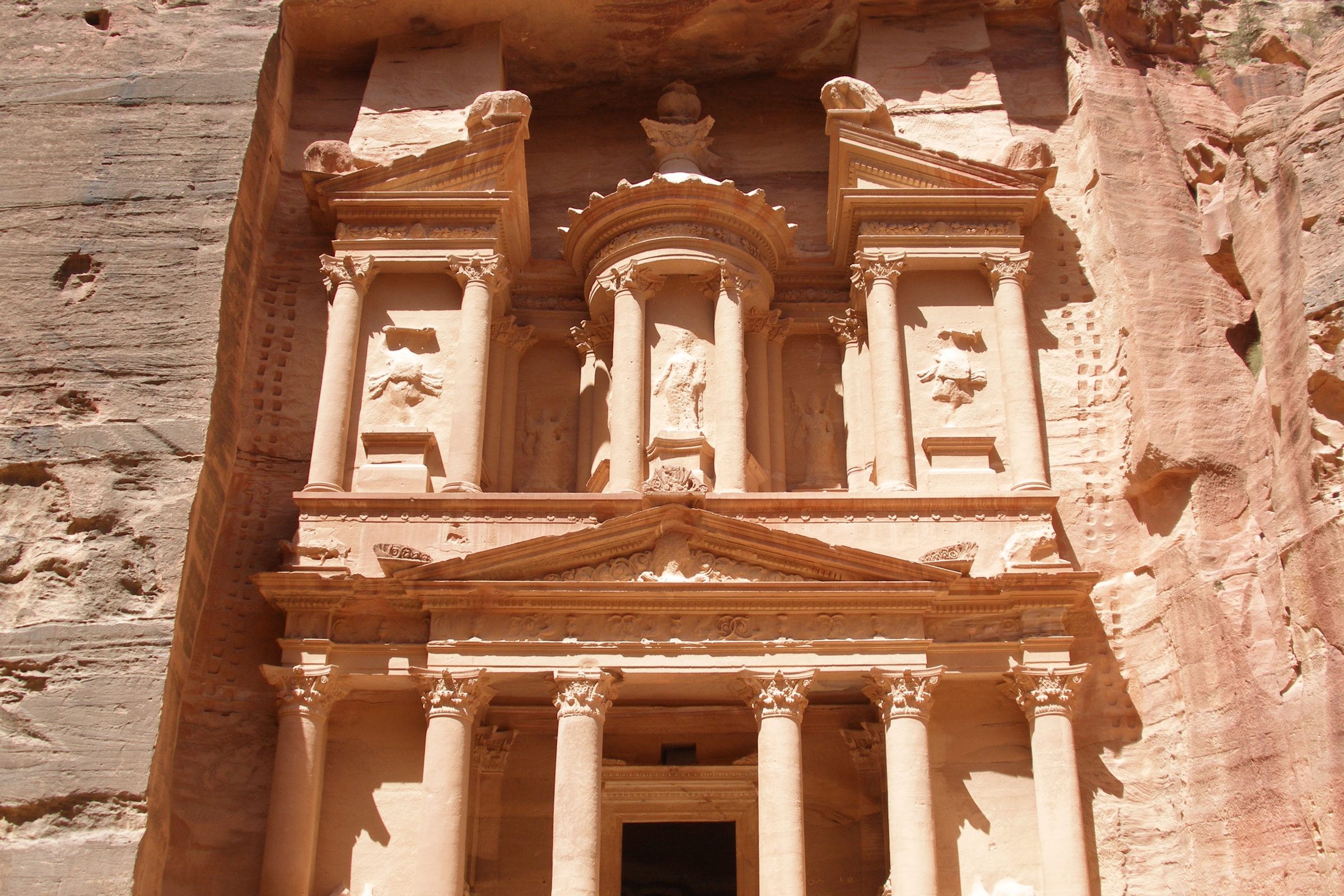 Al-Khazneh, el Tesoro, tallado en la arenisca rosada de Petra
