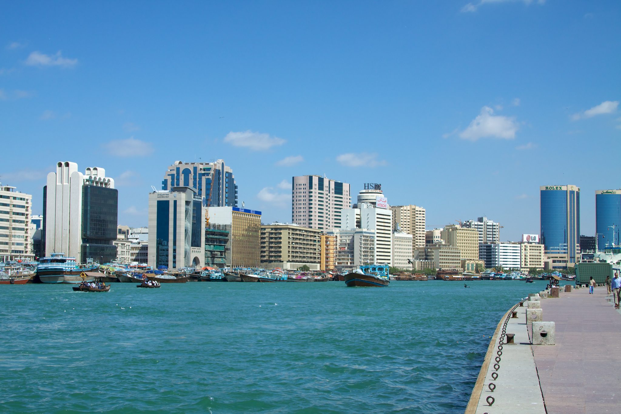 La ribera de Bur Dubai a lo largo del Dubai Creek