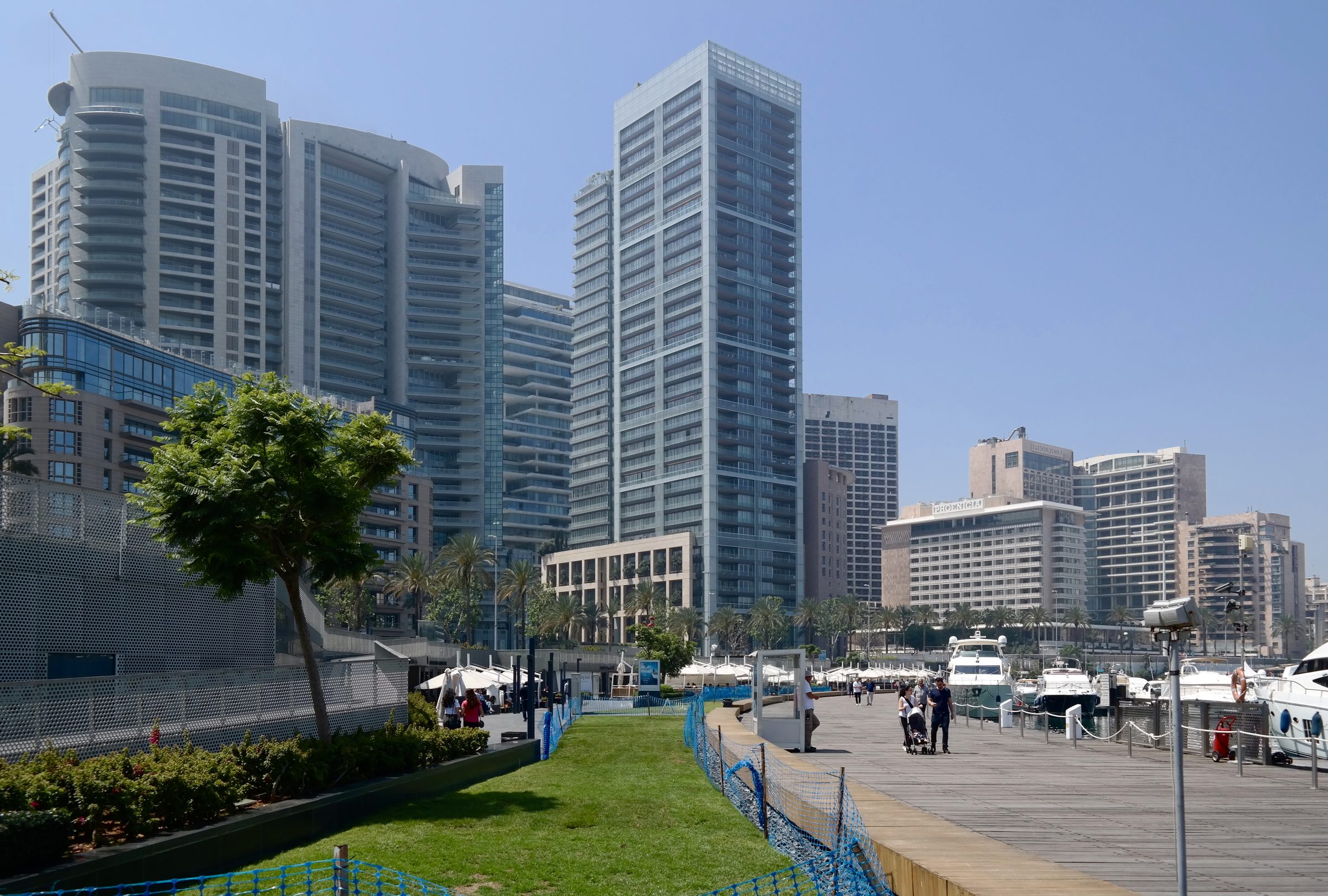 Rascacielos de lujo sobre el puerto deportivo de Zaitunay Bay, Beirut