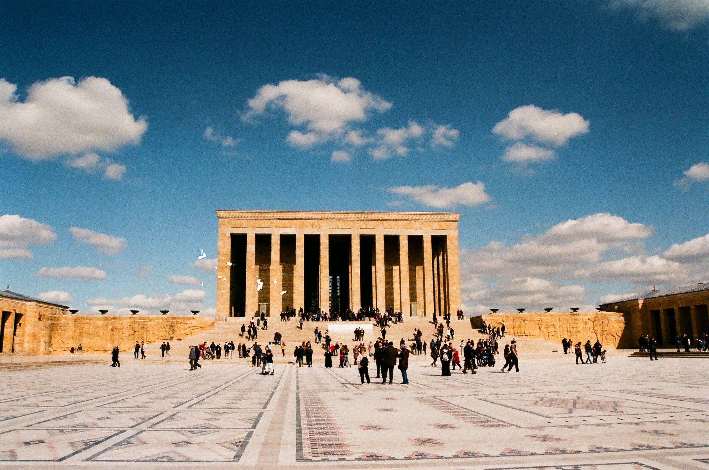 Anıtkabir, el monumental mausoleo de Atatürk que domina Ankara, Turquía (Türkiye)